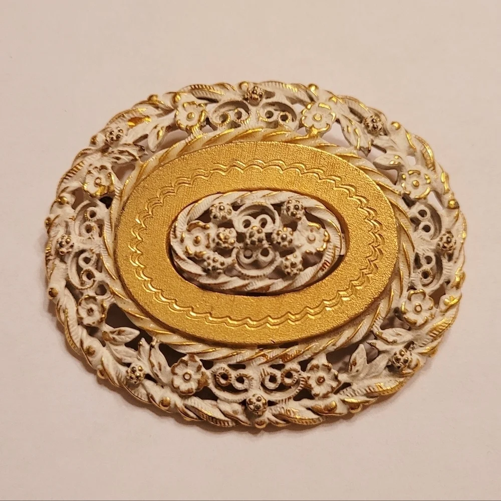 Vintage Gold Tone White Enamel Floral‎ Filigree Oval Brooch Pin Victorian Style